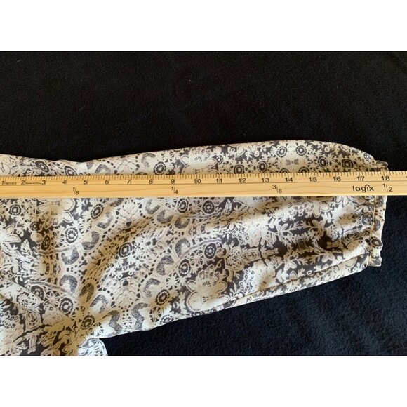 Violet + Claire Womens Size XLarge Top with Black & White Abstract Pattern - Picture 8 of 11